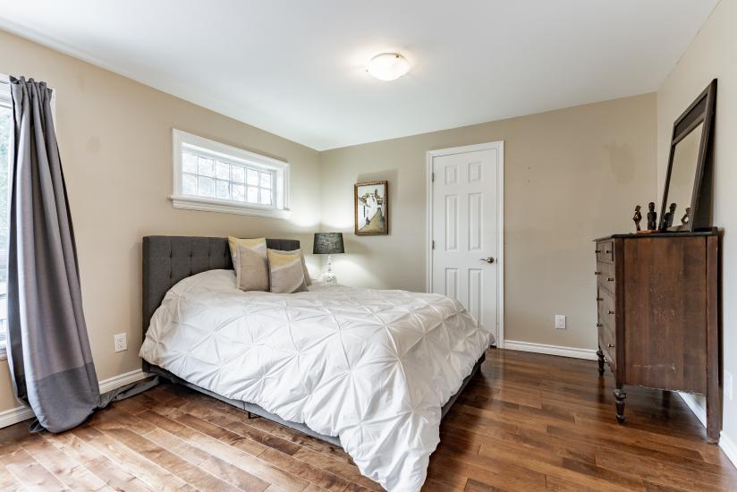 Property listing for 9 Blythe St., Hamilton, ON