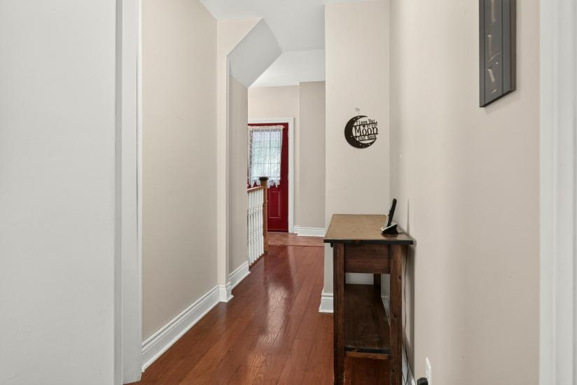 Property listing for 47 Witherspoon St., Dundas, ON