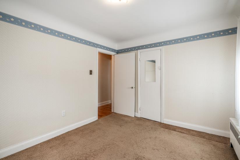 Property listing for 15 Dundas St, Dundas, ON