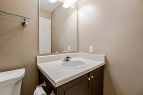 Property listing for 22 Red Haven Dr., Grimsby, ON