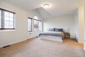 Property listing for #5-370 Stonehenge Dr., Ancaster, ON