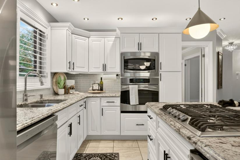 Property listing for 667 Sandcherry Dr., Burlington, ON