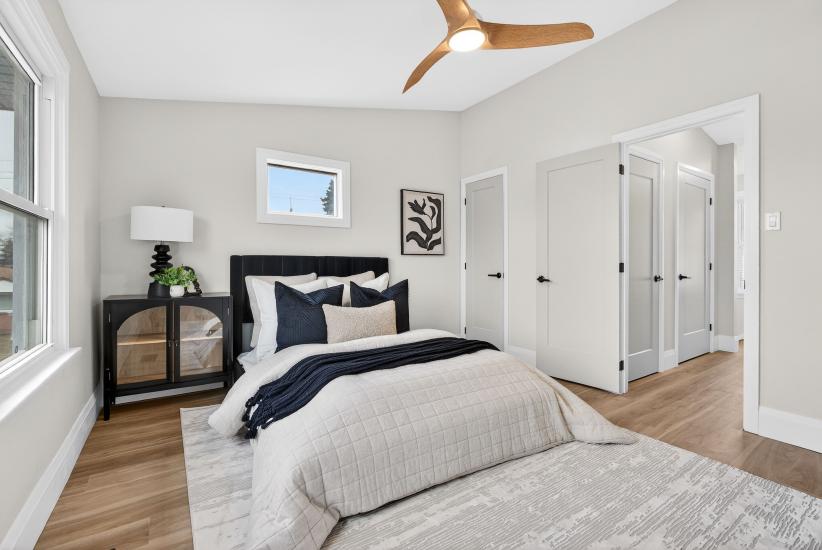 Property listing for 330 East 15th St, Hamilton, ON