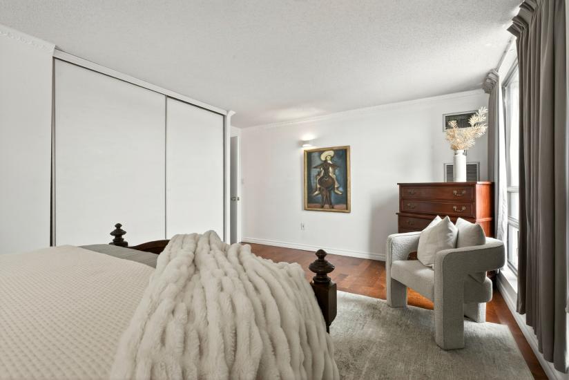 Property listing for #1003-222 Jackson St. W., Hamilton, ON