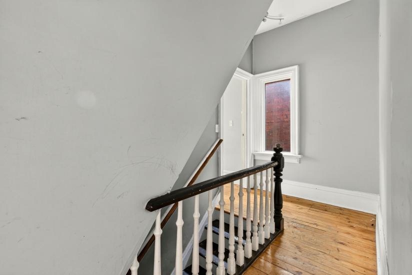 Property listing for 86 Sherman Ave. N., Hamilton, ON