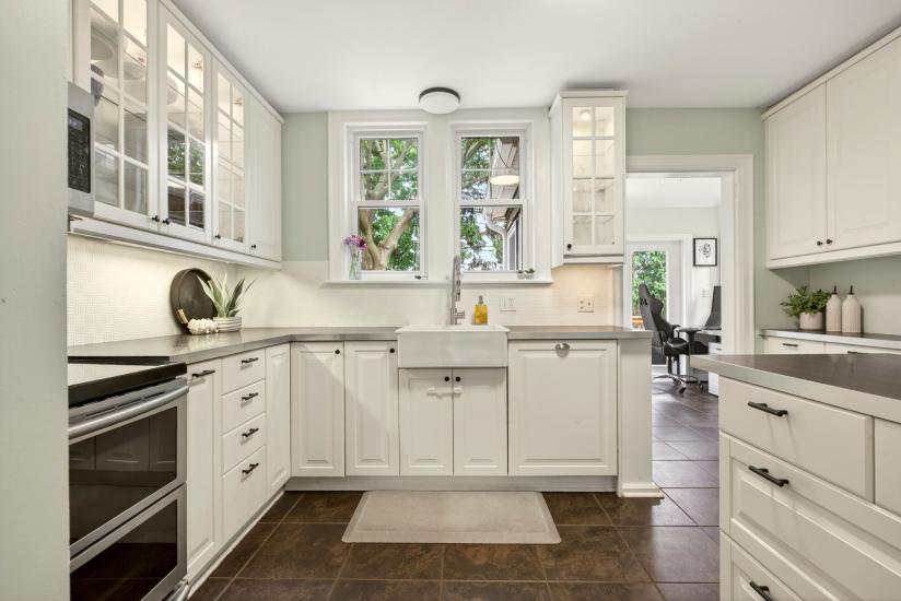 Property listing for 13 Tweedsmuir Ave., Dundas, ON