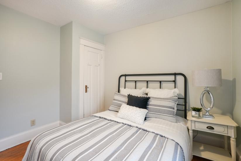 Property listing for 115 Balsam Ave S, Hamilton, ON