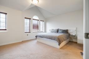 Property listing for #5-370 Stonehenge Dr., Ancaster, ON