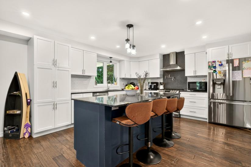 Property listing for 98 First Rd. W., Stoney Creek, ON