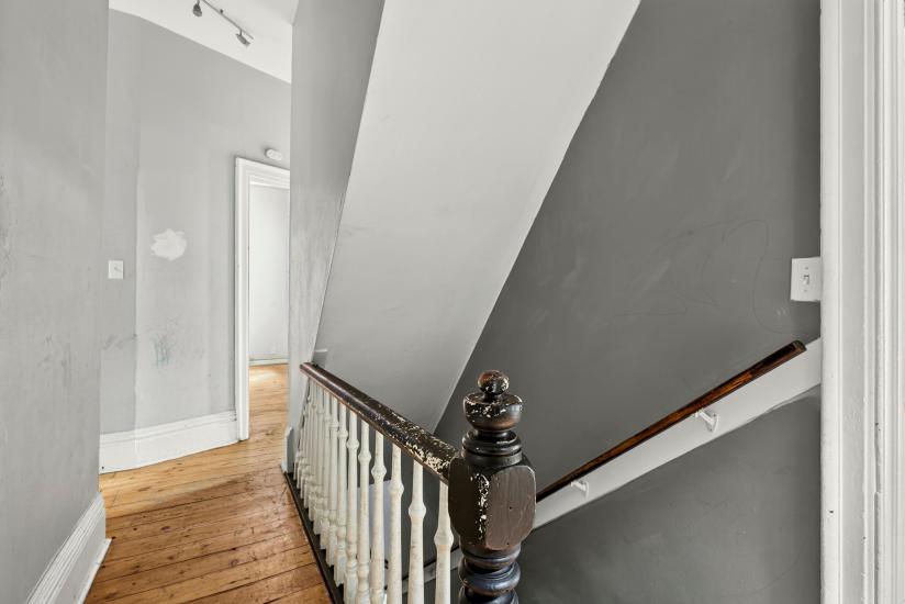 Property listing for 86 Sherman Ave. N., Hamilton, ON