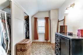 Property listing for 315 Park St. W., Dundas, Ontario