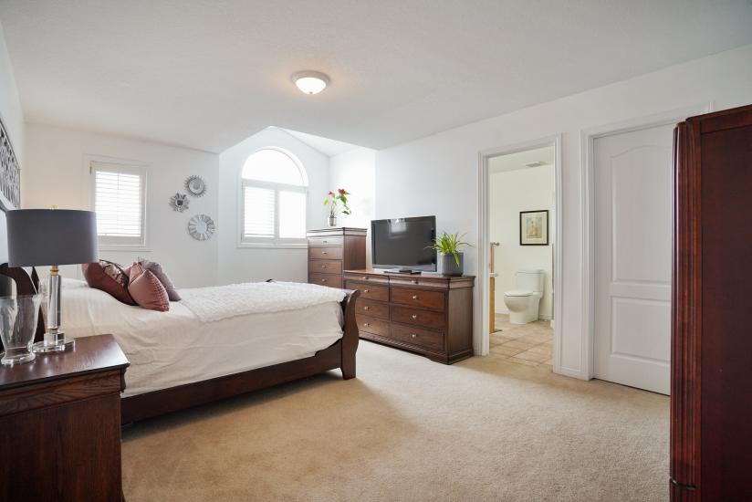 Property listing for 154 Hepburn Cres., Hamilton, ON