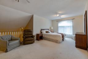 Property listing for 22 Red Haven Dr., Grimsby, ON