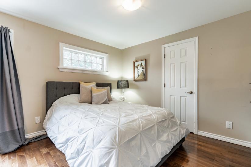 Property listing for 9 Blythe St., Hamilton, ON