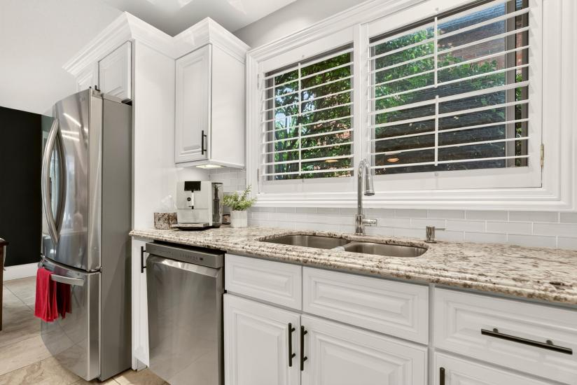 Property listing for 667 Sandcherry Dr., Burlington, ON