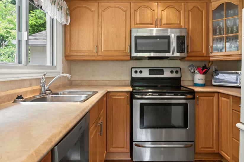 Property listing for 47 Witherspoon St., Dundas, ON