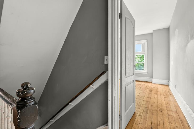 Property listing for 86 Sherman Ave. N., Hamilton, ON