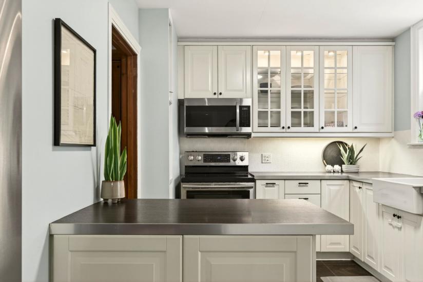 Property listing for 13 Tweedsmuir Ave., Dundas, ON