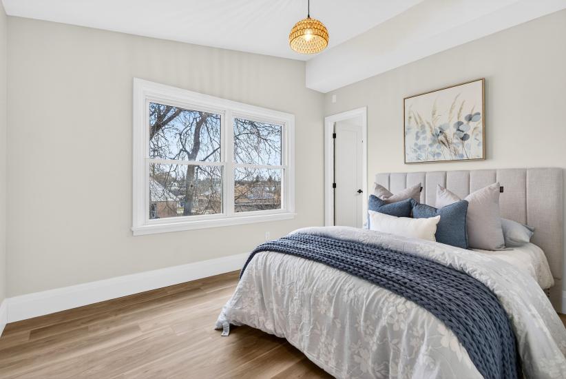 Property listing for 330 East 15th St, Hamilton, ON
