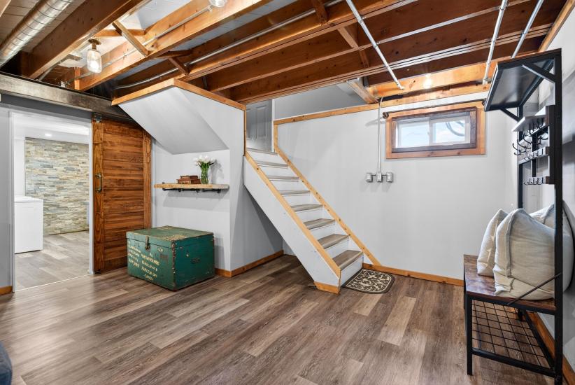 Property listing for 380 East 37th St., Hamilton, ON