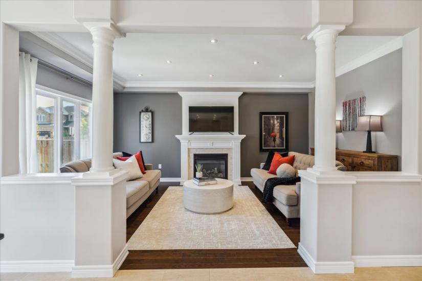 Property listing for 60 Pumpkin Pass, Binbrook, ON