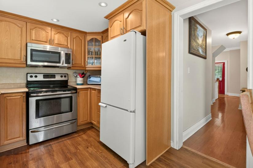 Property listing for 47 Witherspoon St., Dundas, ON