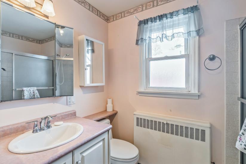 Property listing for 15 Dundas St, Dundas, ON