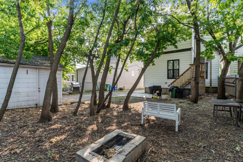 Property listing for 14 Fairview Ave, Hamilton, ON
