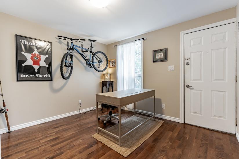 Property listing for 9 Blythe St., Hamilton, ON