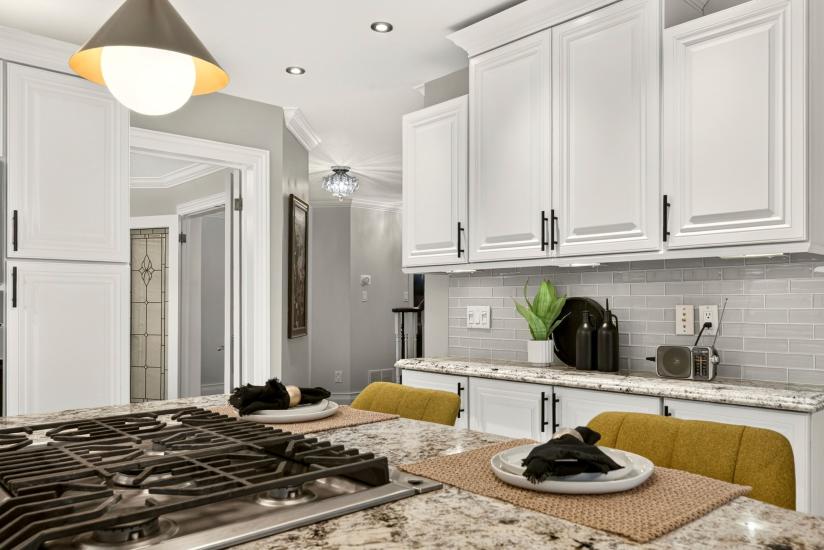 Property listing for 667 Sandcherry Dr., Burlington, ON