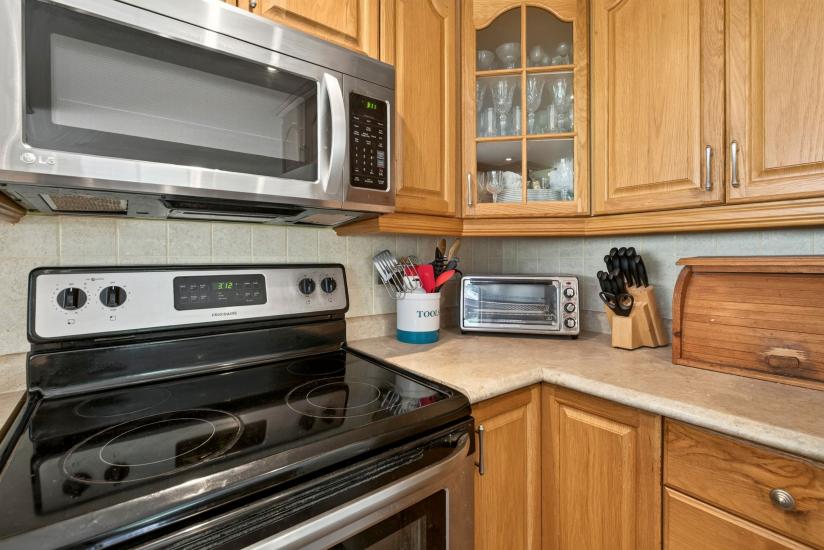Property listing for 47 Witherspoon St., Dundas, ON