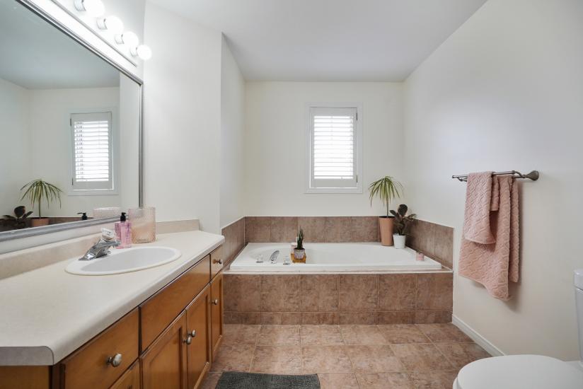 Property listing for 154 Hepburn Cres., Hamilton, ON