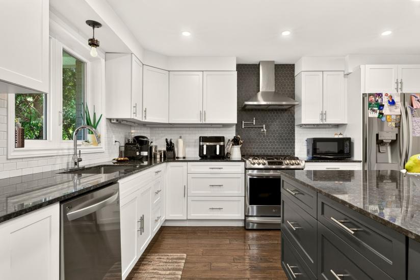 Property listing for 98 First Rd. W., Stoney Creek, ON