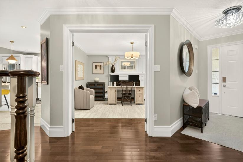 Property listing for 667 Sandcherry Dr., Burlington, ON