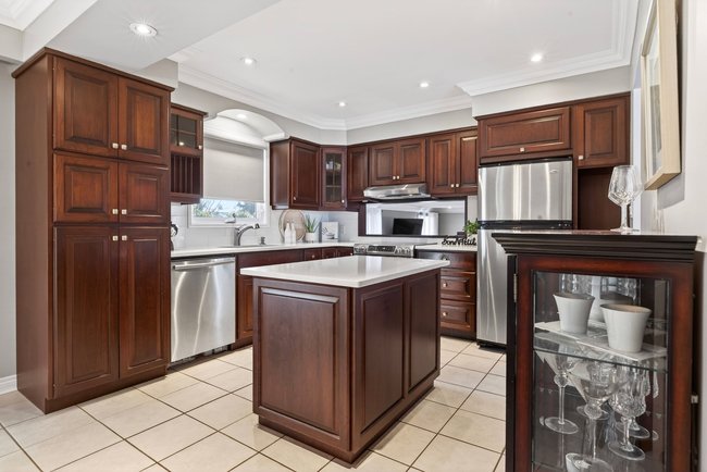 Property listing for 35 Shalfleet Blvd., Brantford, ON