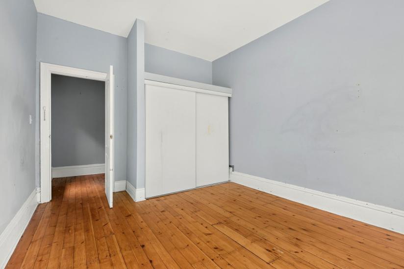Property listing for 86 Sherman Ave. N., Hamilton, ON
