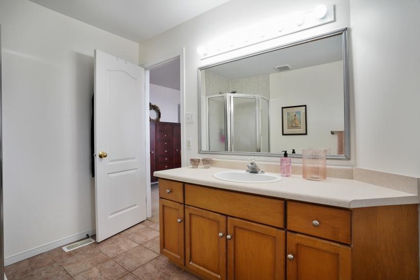Property listing for 154 Hepburn Cres., Hamilton, ON