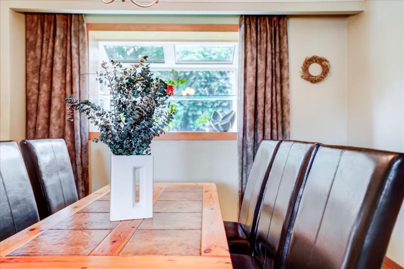 Property listing for 607 Iroquois Ave., Ancaster, ON
