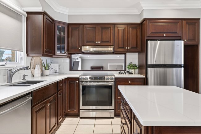 Property listing for 35 Shalfleet Blvd., Brantford, ON