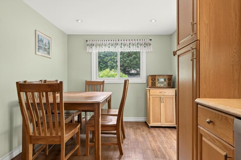 Property listing for 47 Witherspoon St., Dundas, ON