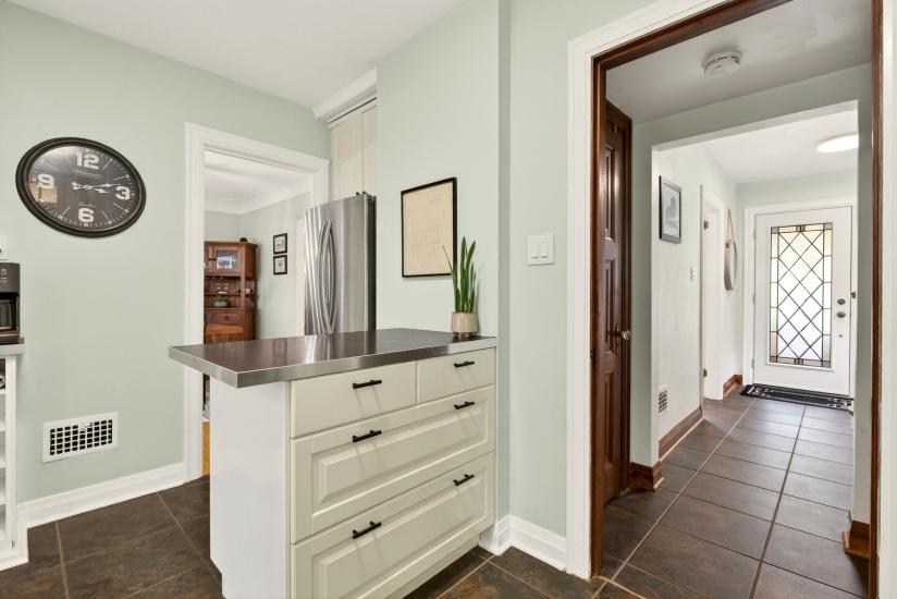 Property listing for 13 Tweedsmuir Ave., Dundas, ON