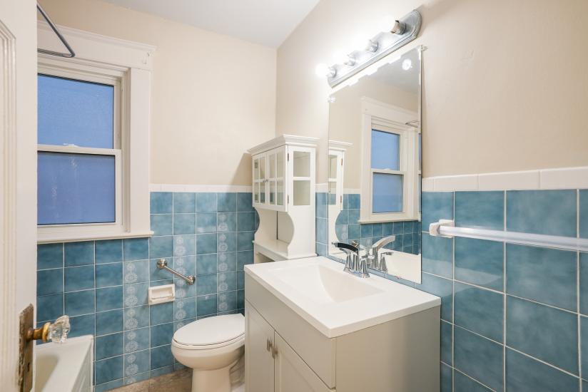 Property listing for 115 Balsam Ave S, Hamilton, ON