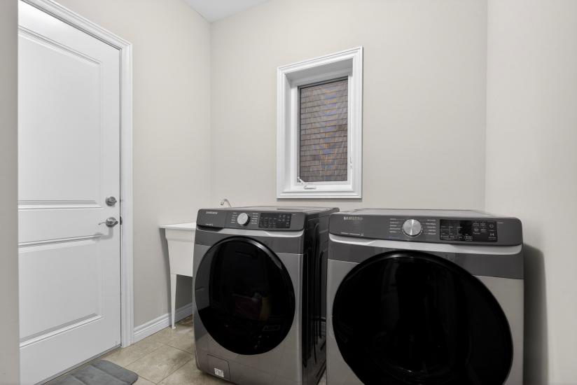 Property listing for 79 Dolomiti Crt., Stoney Creek, ON