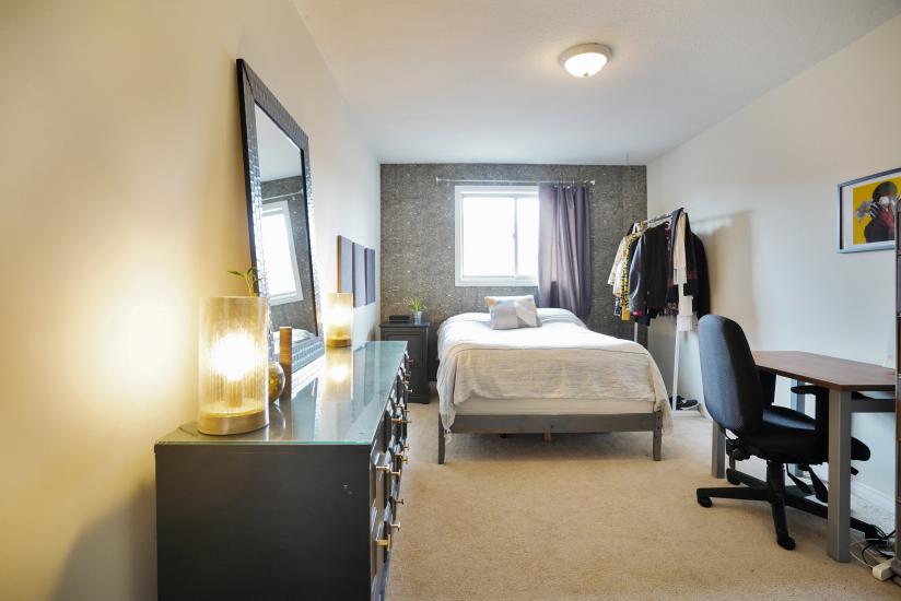 Property listing for 154 Hepburn Cres., Hamilton, ON