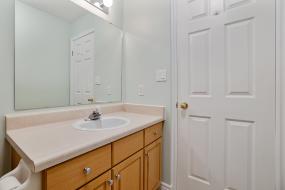 Property listing for 22 Red Haven Dr., Grimsby, ON