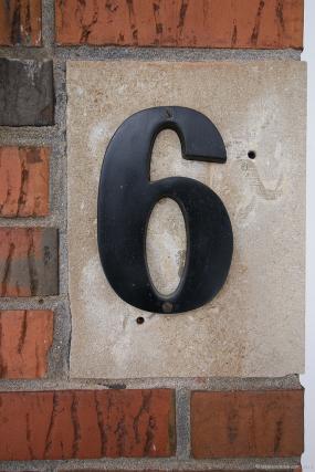 Property listing for 6 Tweedsmuir Ave., Dundas, ON