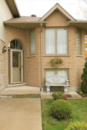 Property listing for 121 Glenhollow Dr., Stoney Creek, ON