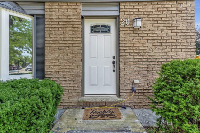 Property listing for 20 Bywood Cres., Stoney Creek, ON