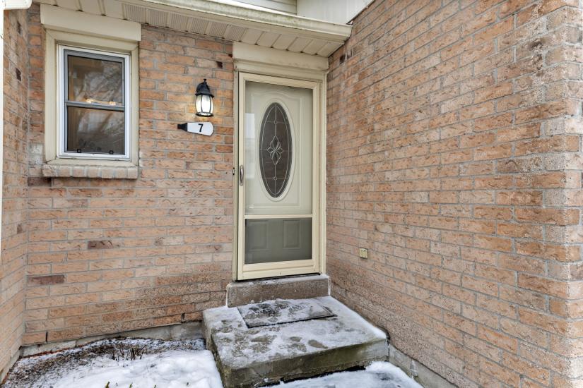 Property listing for #7-860 Rymal Rd. E., Hamilton, ON