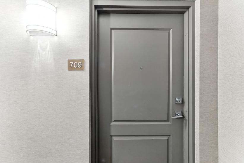 Property listing for 81 Robinson St. Unit #709, Hamilton, ON